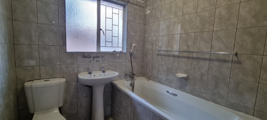 3 Bedroom Property for Sale in Roylglen Gardens Northern Cape